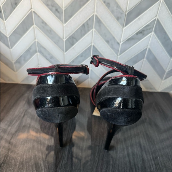 L.A.M.B black w/red accents suede & patent leather platform strappy 4.75” heels. - Picture 3 of 5
